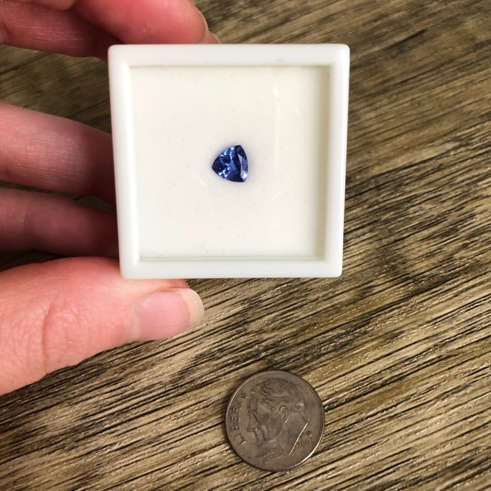 Beautiful Blue Topaz Stone - Picture 1 of 3